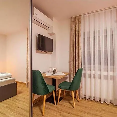 Hotel Dona *